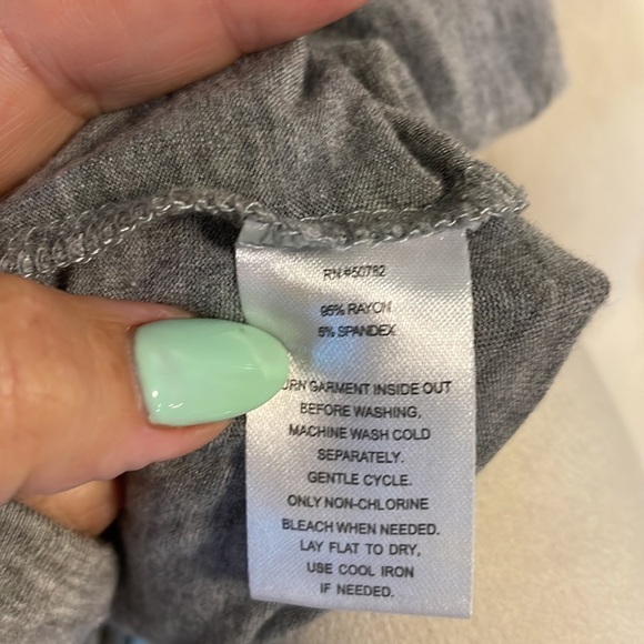 ROSIE HARLOW women’s BORN FREE distressed SKULL print high low super soft tee SM - Picture 8 of 10